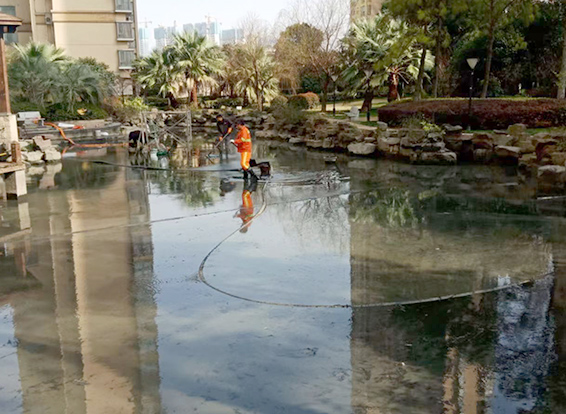察隅景观池淤泥清理