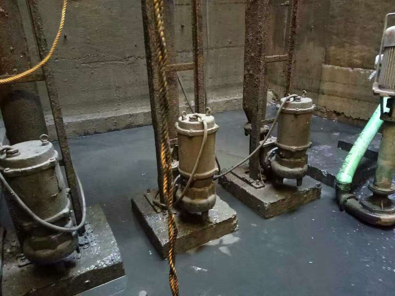 察隅污水池清理